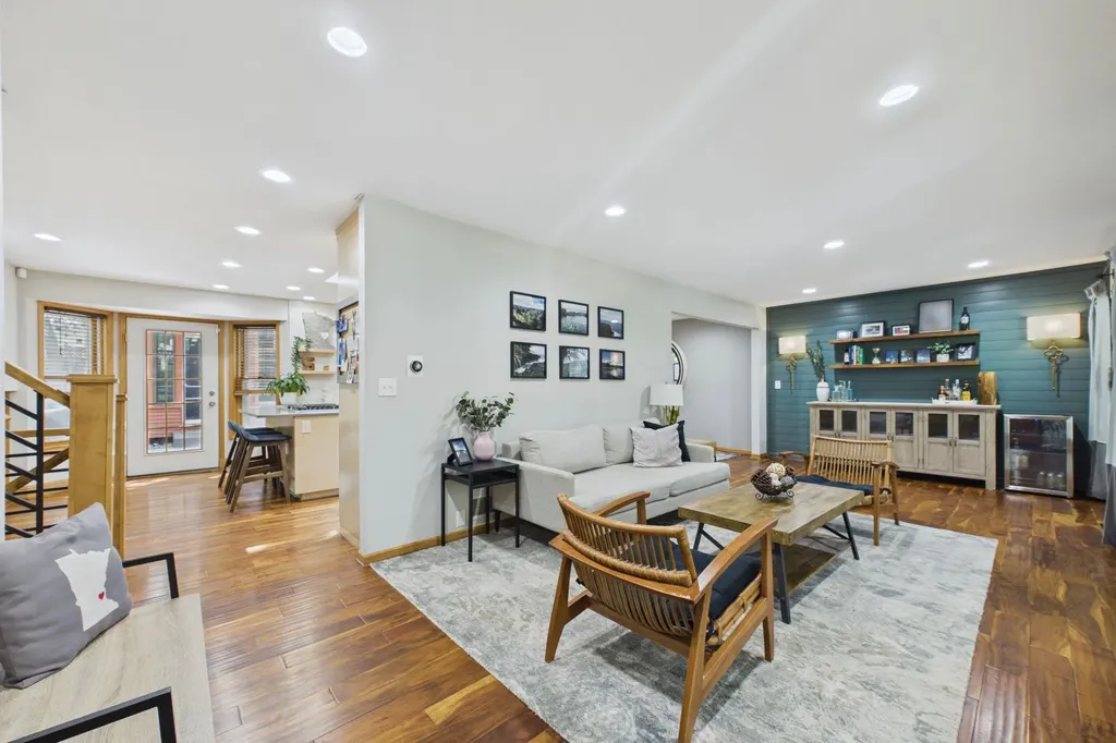 30 B Street Saint Paul MN 55106