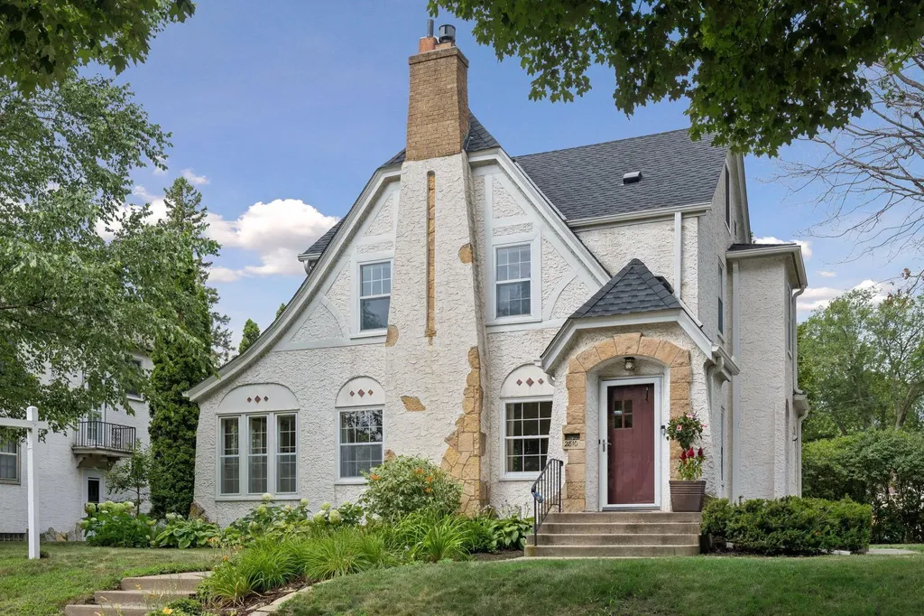 2810 Cleveland Street NE Minneapolis MN 55418