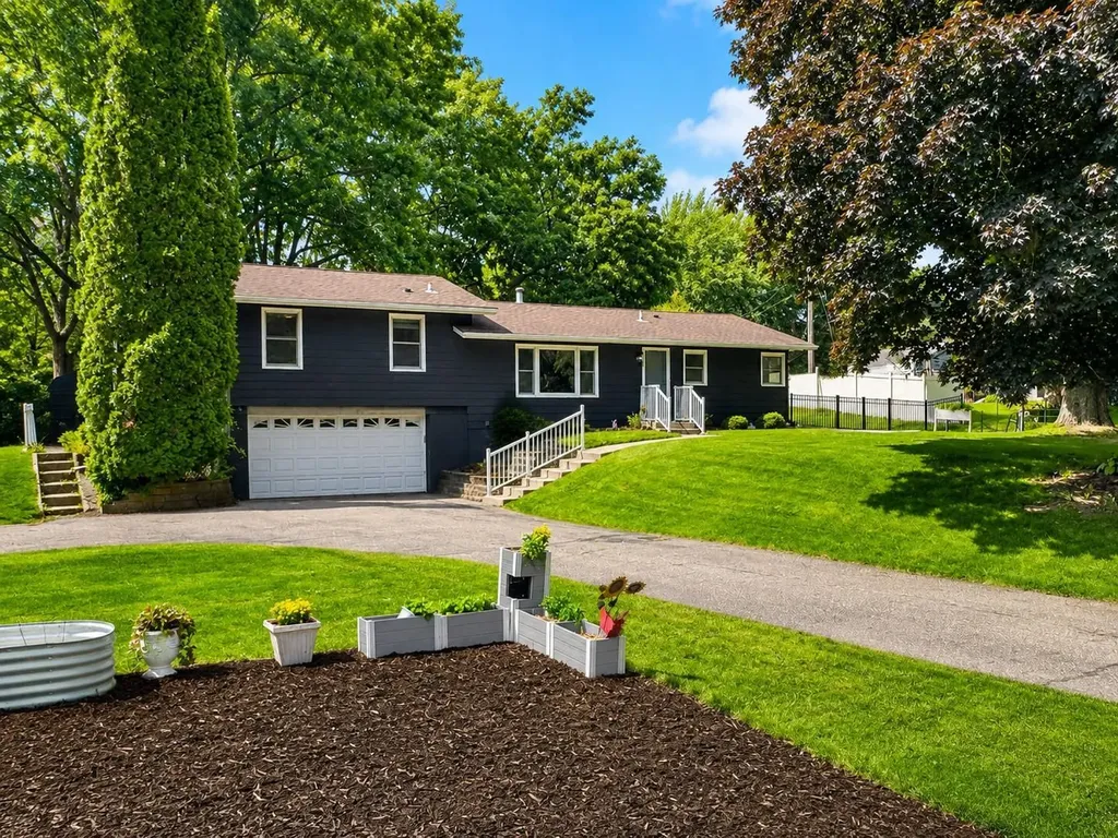 17620 8th Avenue N Plymouth MN 55447