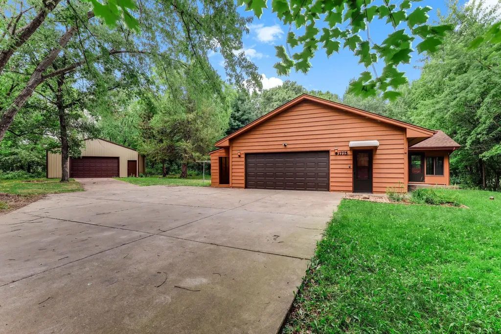 1775 214th Avenue NW Oak Grove MN 55011