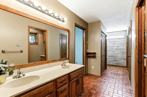 1775 214th Avenue NW Oak Grove MN 55011