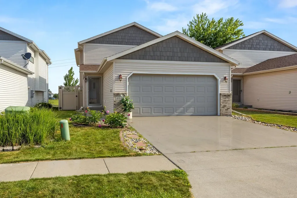 4841 50th Avenue S Fargo ND 58104