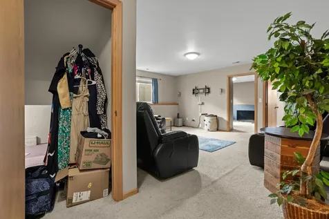 4841 50th Avenue S Fargo ND 58104