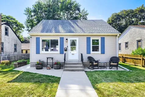 824 6th Avenue S South Saint Paul MN 55075