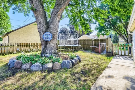 824 6th Avenue S South Saint Paul MN 55075