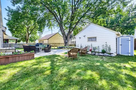 824 6th Avenue S South Saint Paul MN 55075