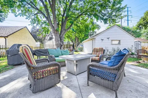 824 6th Avenue S South Saint Paul MN 55075