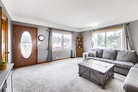 824 6th Avenue S South Saint Paul MN 55075