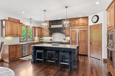 10053 Trails End Road Chanhassen MN 55317
