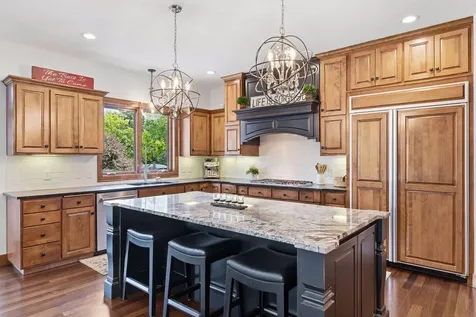 10053 Trails End Road Chanhassen MN 55317