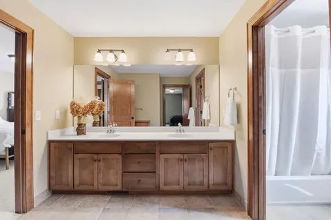 10053 Trails End Road Chanhassen MN 55317