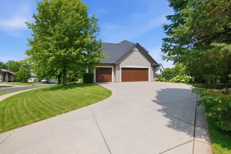 10053 Trails End Road Chanhassen MN 55317