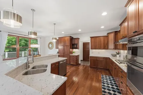 9160 Gateway Lane Eden Prairie MN 55347