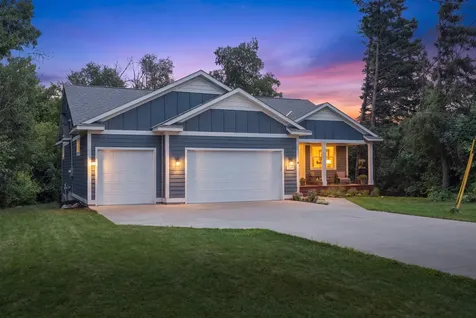 1268 Lincolntown Avenue Mahtomedi MN 55115