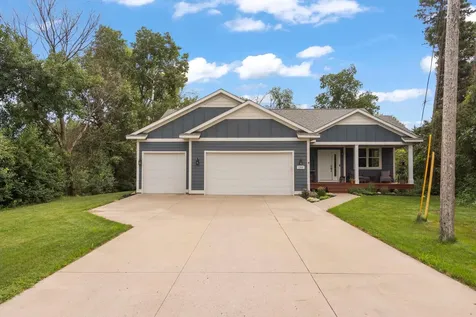 1268 Lincolntown Avenue Mahtomedi MN 55115