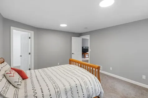 1268 Lincolntown Avenue Mahtomedi MN 55115
