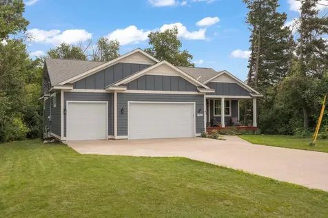 1268 Lincolntown Avenue Mahtomedi MN 55115