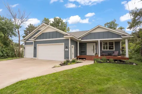 1268 Lincolntown Avenue Mahtomedi MN 55115