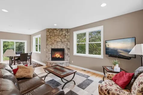 1268 Lincolntown Avenue Mahtomedi MN 55115