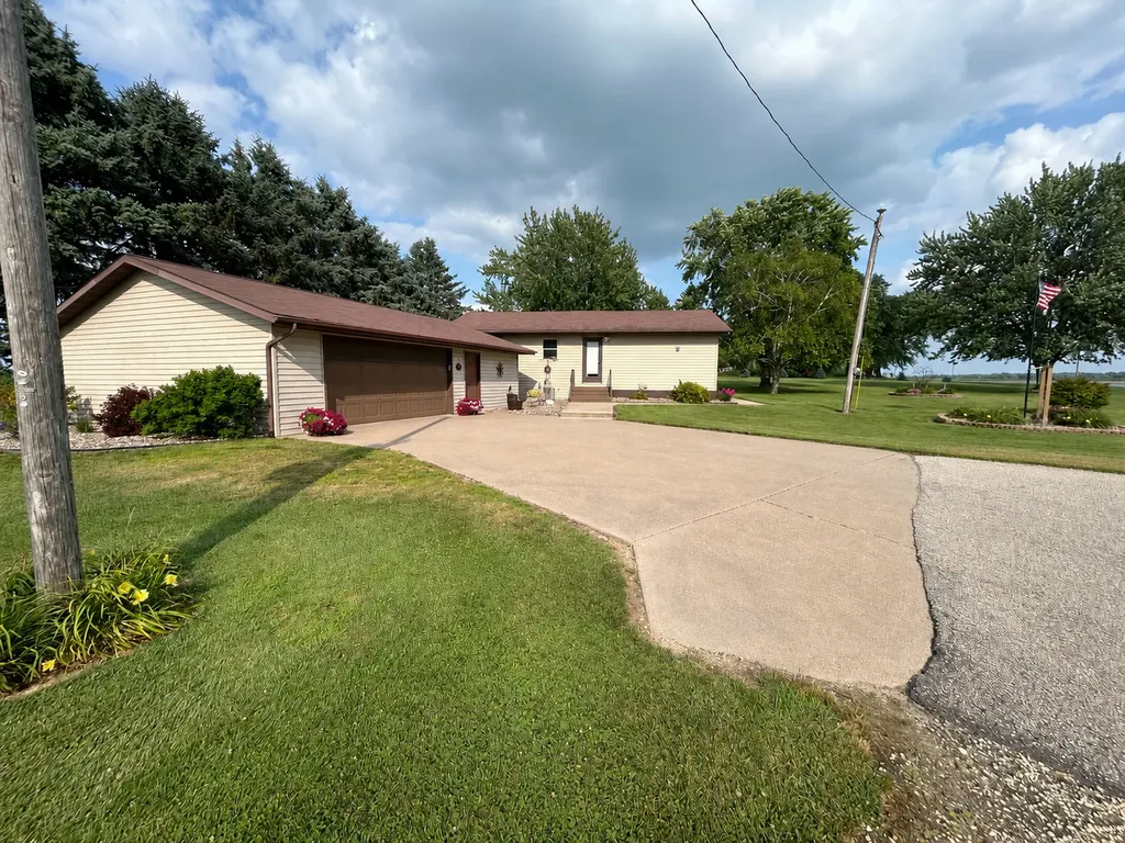 22968 County 25 Road Plainview MN 55964