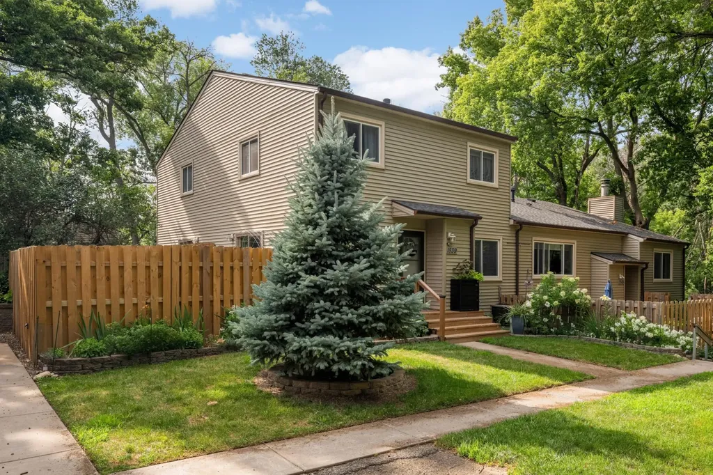 1539 Greenwood Court N Eagan MN 55122
