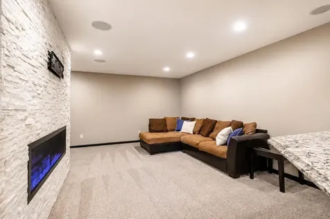 213 Victoria Boulevard Mankato MN 56001