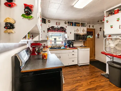 10 Buck Avenue NE Madelia MN 56062