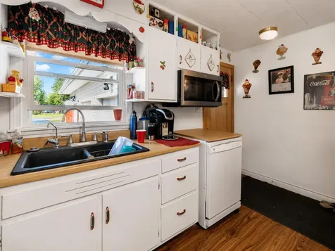 10 Buck Avenue NE Madelia MN 56062