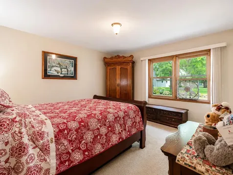 10 Buck Avenue NE Madelia MN 56062
