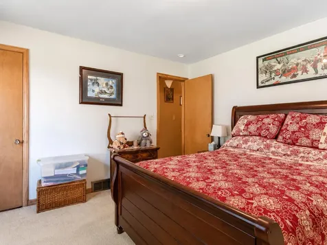 10 Buck Avenue NE Madelia MN 56062