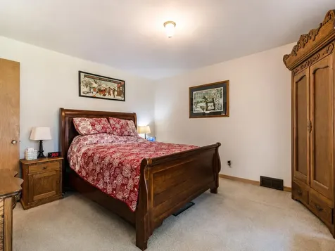 10 Buck Avenue NE Madelia MN 56062