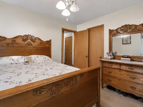 10 Buck Avenue NE Madelia MN 56062
