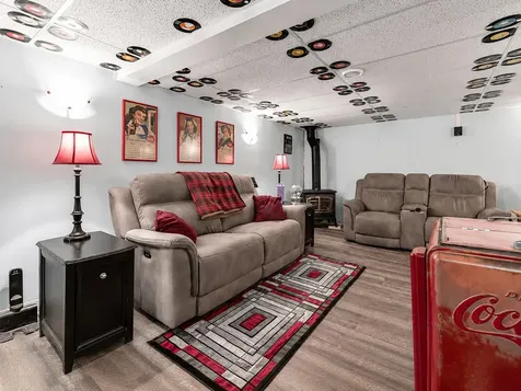 10 Buck Avenue NE Madelia MN 56062