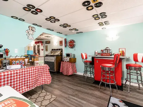 10 Buck Avenue NE Madelia MN 56062