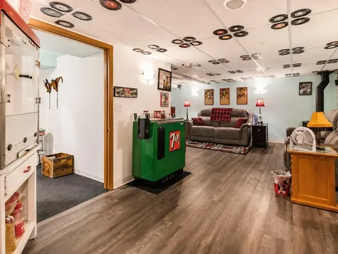 10 Buck Avenue NE Madelia MN 56062