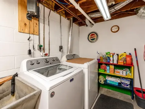 10 Buck Avenue NE Madelia MN 56062