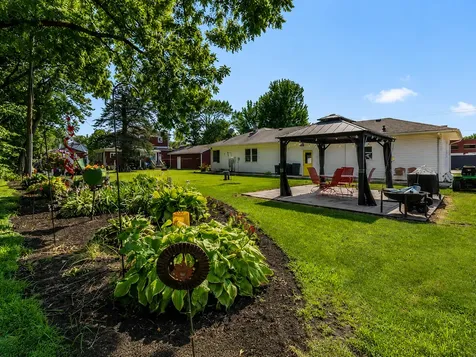 10 Buck Avenue NE Madelia MN 56062