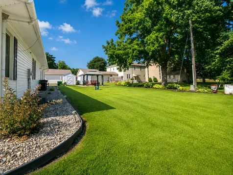 10 Buck Avenue NE Madelia MN 56062