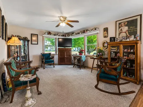 10 Buck Avenue NE Madelia MN 56062