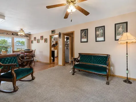 10 Buck Avenue NE Madelia MN 56062