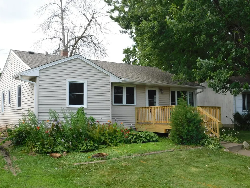 1940 Hoyt Avenue E Saint Paul MN 55119