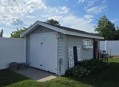923 7th Avenue NW Valley City ND 58072