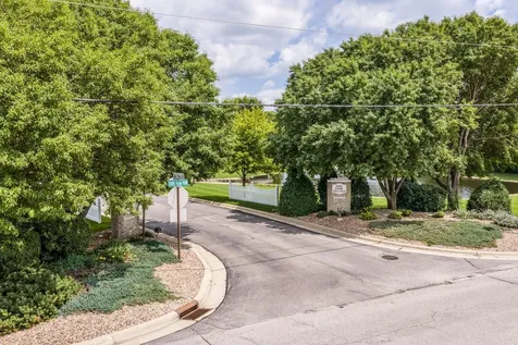 2102 Oak Tree Lane Austin MN 55912