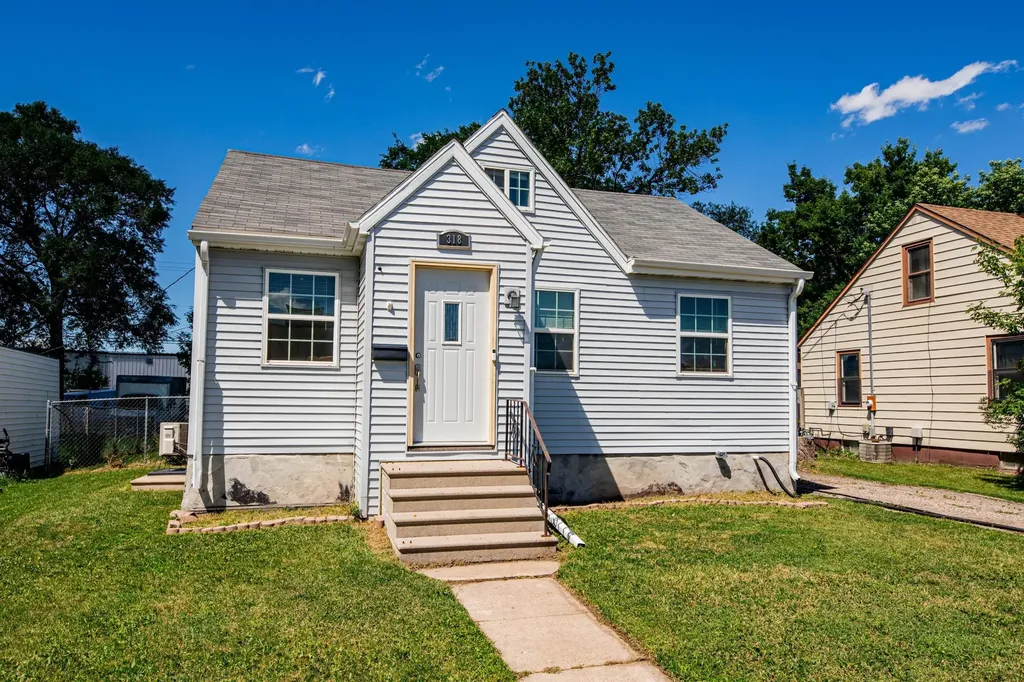 318 1st Avenue E West Fargo ND 58078