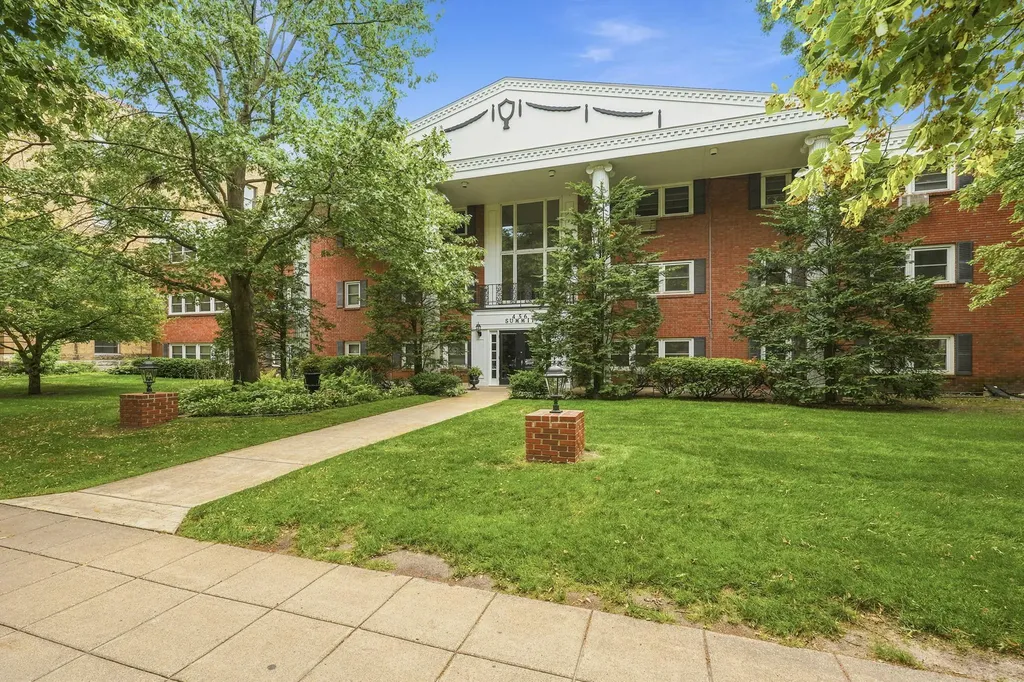 456 Summit Avenue Saint Paul MN 55102