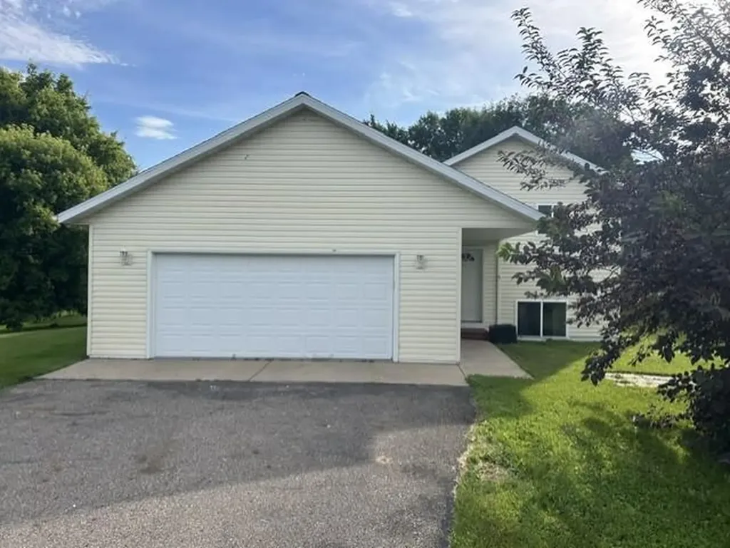 301 Lakeview Drive Lake Park MN 56554