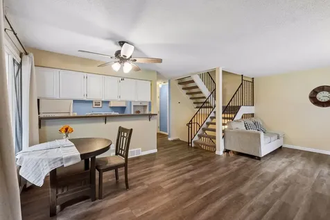4872 Grenwich Trail N Oakdale MN 55128