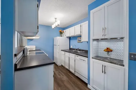 4872 Grenwich Trail N Oakdale MN 55128