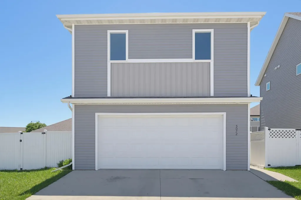 5072 43rd Avenue S Fargo ND 58104