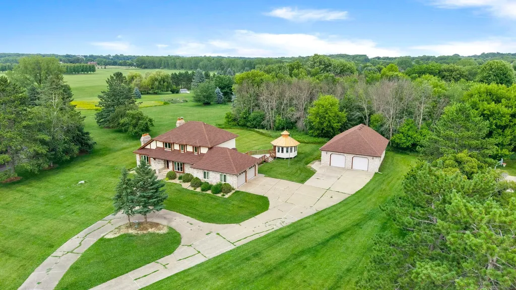 6 Lacosta Drive Dellwood MN 55110